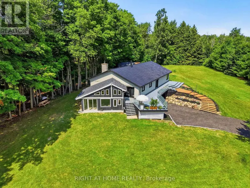 Detached at 5609 4TH LINE, Erin