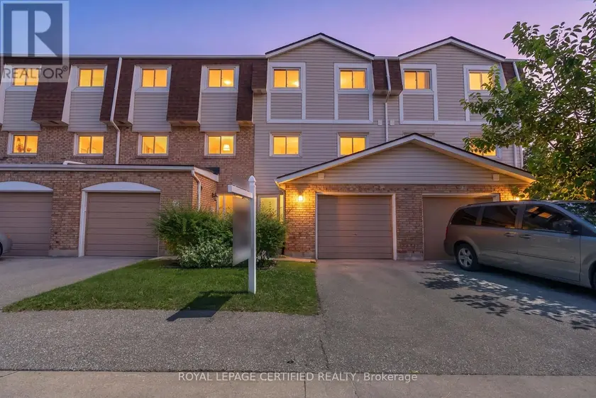 Townhouse at 43 - 11 HARRISFORD STREET, Hamilton