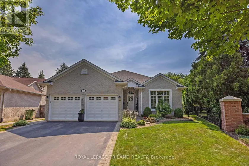 Detached at 15 AUGUSTA CRESCENT, St. Thomas