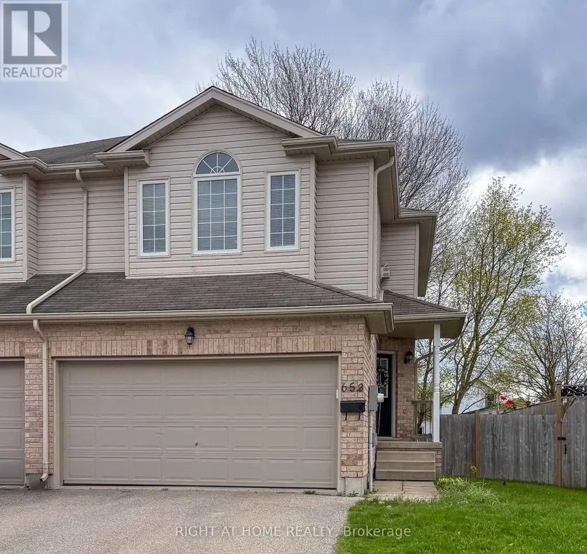 Semi-Detached/Link at 652 SALISBURY AVENUE, North Perth