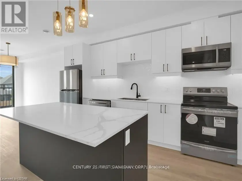 Townhouse at 51 - 3900 SAVOY STREET, London