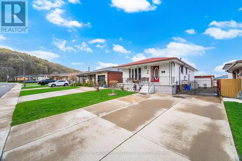 Detached at 31 SUMMERCREST DRIVE, Hamilton