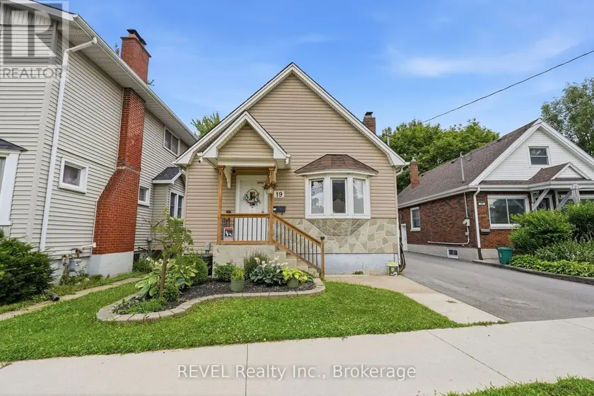 Detached at 19 LEEPER STREET, St. Catharines