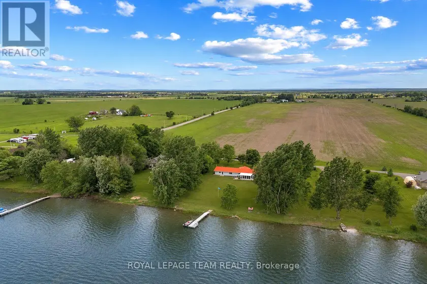 Detached at 34 BIRD LAKE TRAIL, Whitewater Region