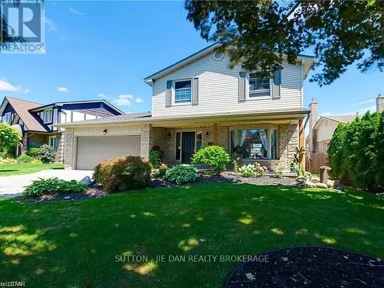 Detached at 1027 FLINTLOCK COURT, London North