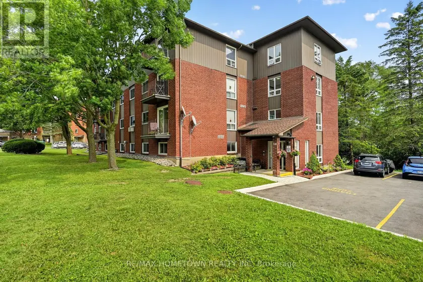 Apartment at 16 - 14 CHARLOTTE PLACE, Brockville