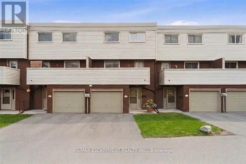 Townhouse at 6 - 23 WATSONS LANE, Hamilton (Dundas)