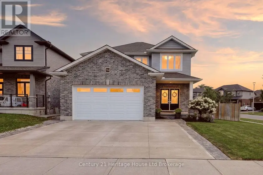 Detached at 924 SPRINGBANK AVENUE N, Woodstock