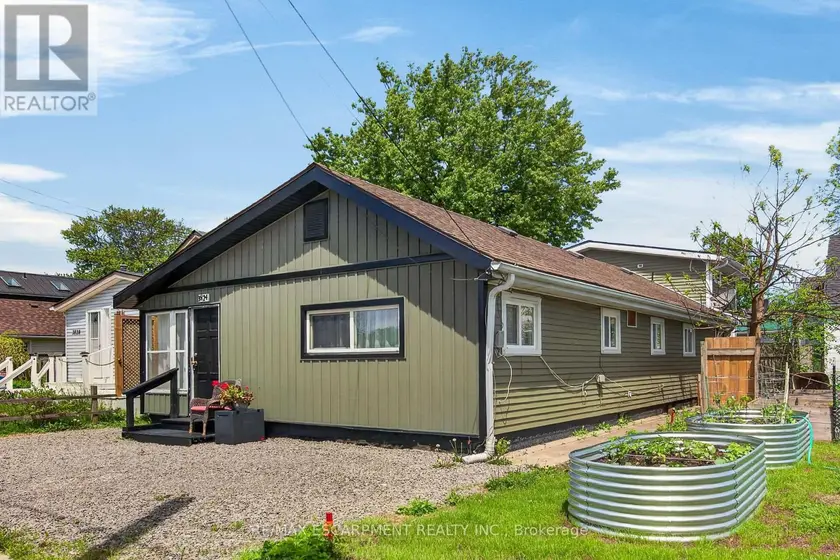 Detached at 3824 ROXBOROUGH AVENUE, Fort Erie