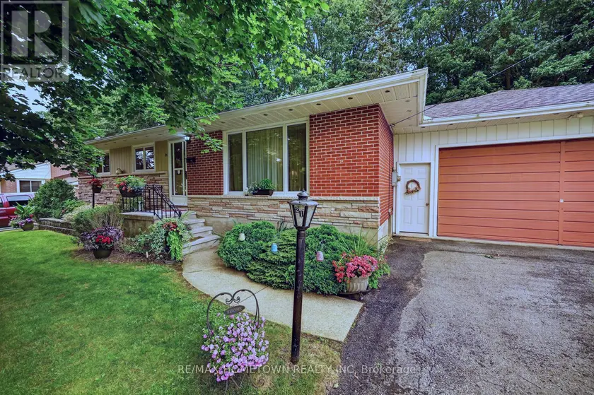 Detached at 21 FAIRWAY CRESCENT, Brockville