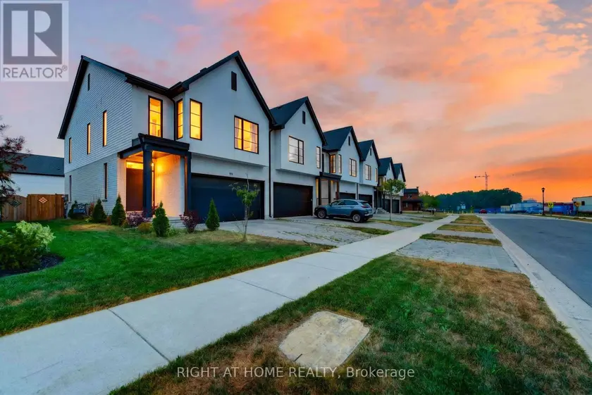 Townhouse at 981 UPPERPOINT AVENUE, London South (South B)