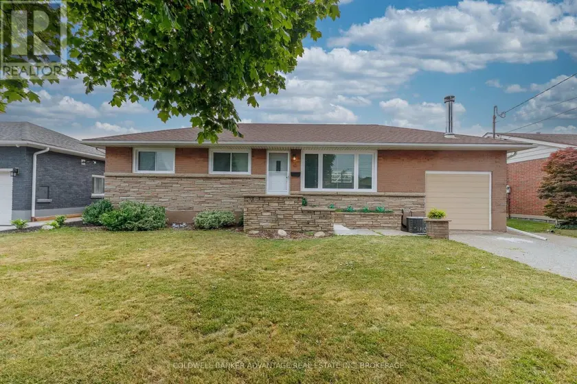 Detached at 77 BALMORAL AVENUE, Welland