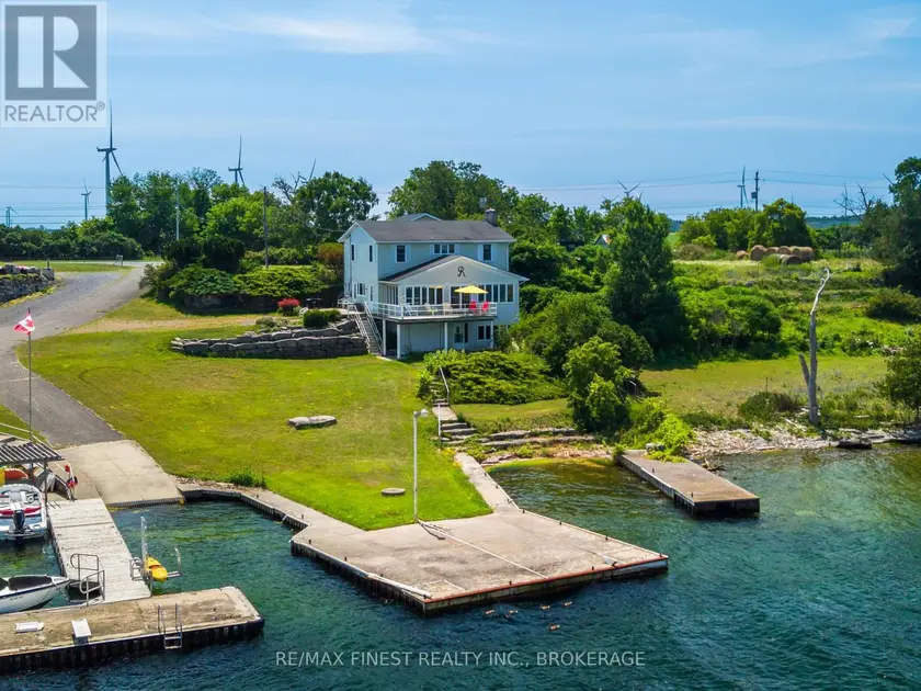 Detached at 396 HIGHWAY 96, Frontenac Islands