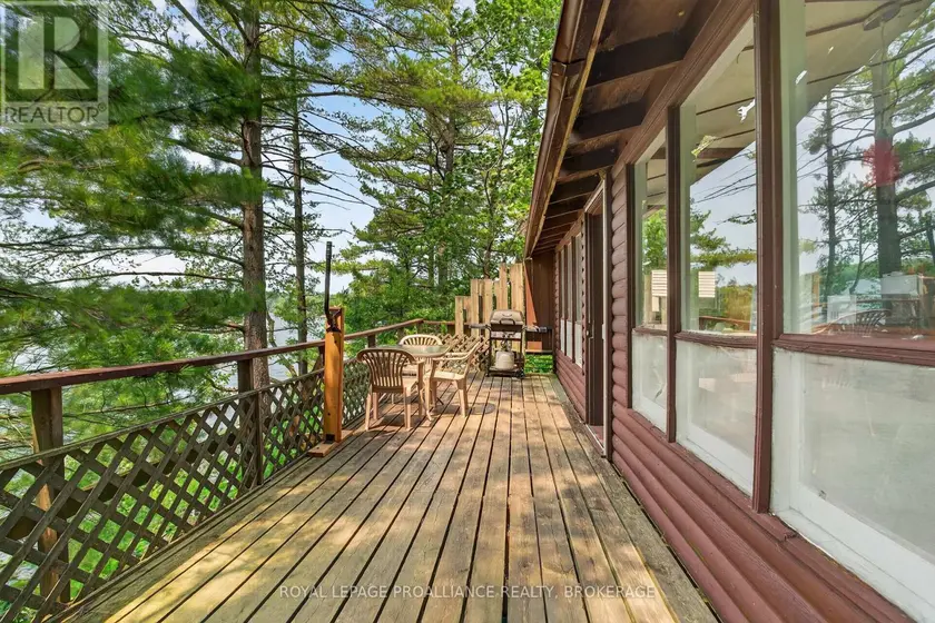 Detached at 1135 TWIN ISLAND LANE, Frontenac