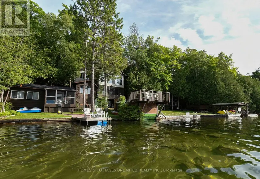 Detached at 1070 YOUNG LANE, Frontenac