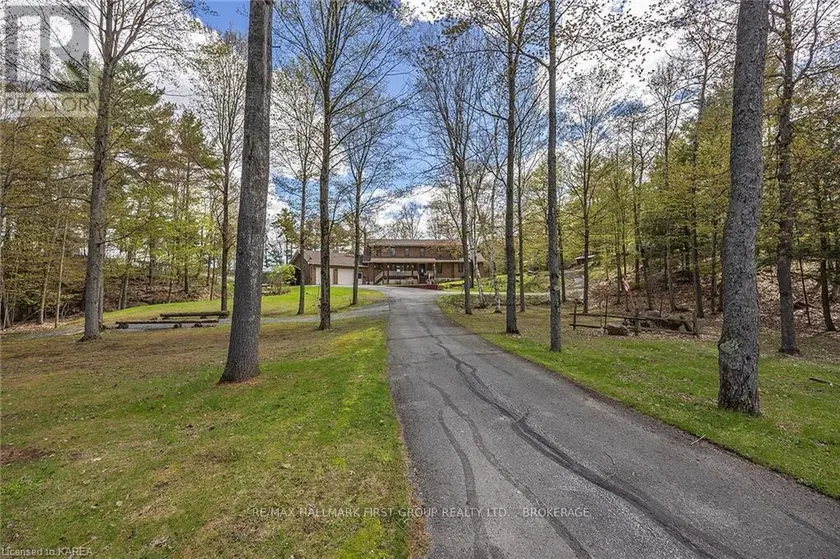 Detached at 1525 BURNT HILLS ROAD, Frontenac