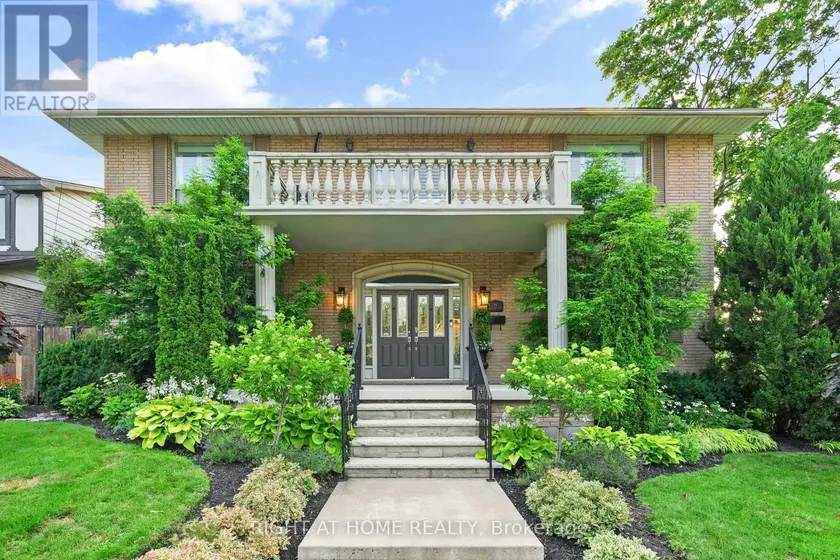 Detached at 14 DELBROOK COURT, Hamilton