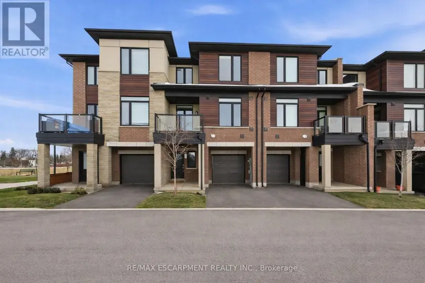 Townhouse at 44 - 590 NORTH SERVICE ROAD, Hamilton