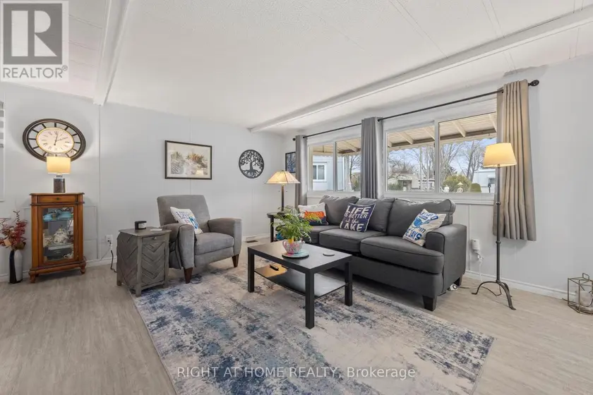 Detached at 264 HIGHLAND SPRINGS, South Huron