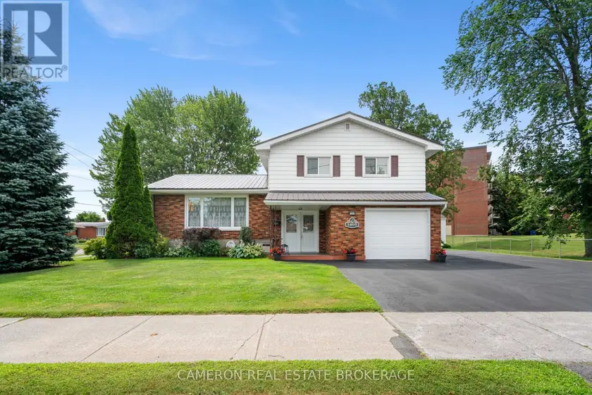 Detached at 1495 SECOND STREET E, Cornwall