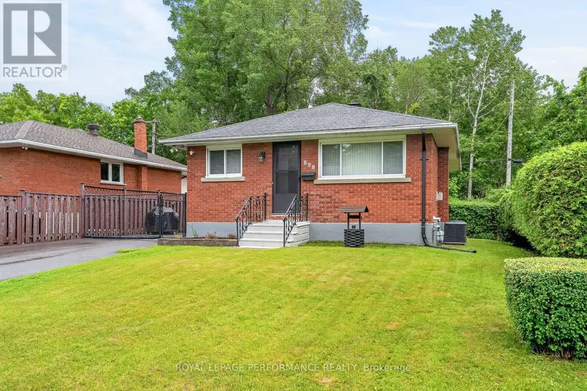 Detached at 898 CHARLESWOOD AVENUE, Ottawa