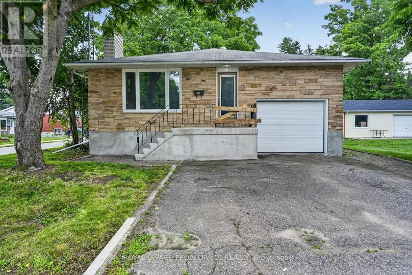 Detached at 415 RAILWAY AVENUE, Prescott