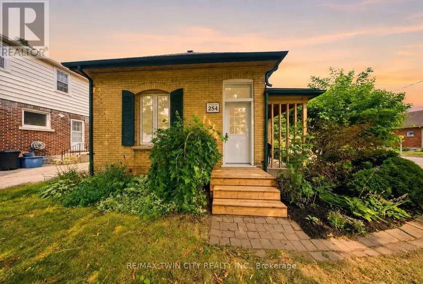 Detached at 254 ERIE AVENUE, Brantford
