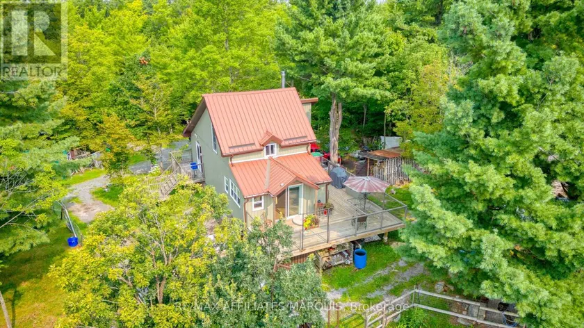 Detached at 19 WEST DEVIL LK LANE, Frontenac