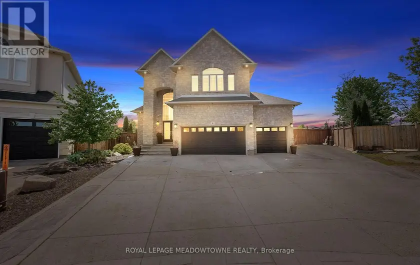 Detached at 4 PLAYFAIR COURT, Hamilton