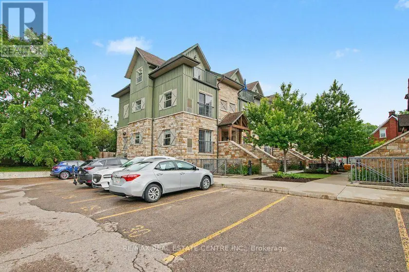 Townhouse at B105 - 112 UNION STREET E, Waterloo