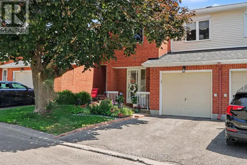 Townhouse at B - 2 MAPLE RIDGE CRESCENT, Ottawa