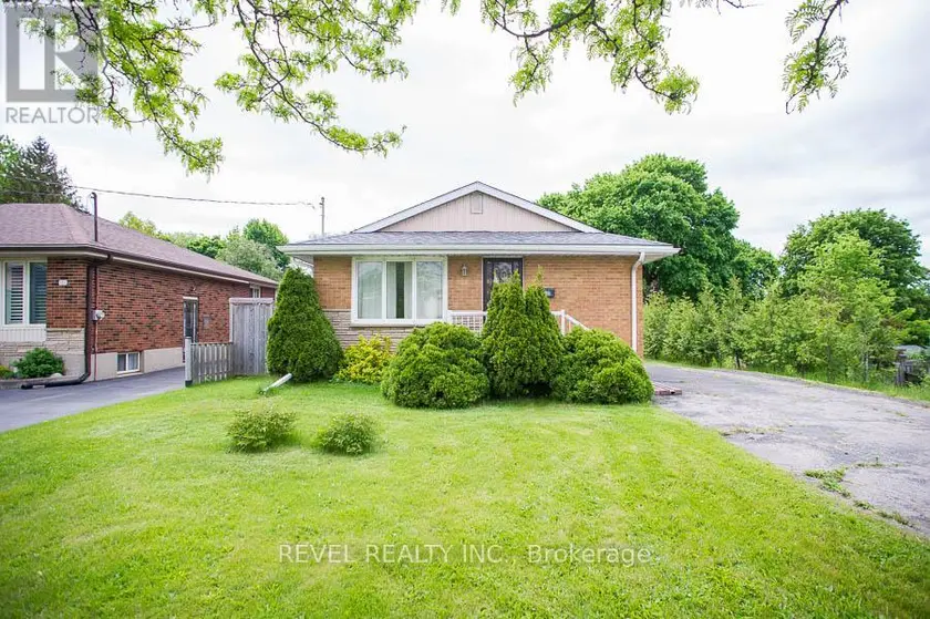 Detached at 120 HENRY STREET, Brantford