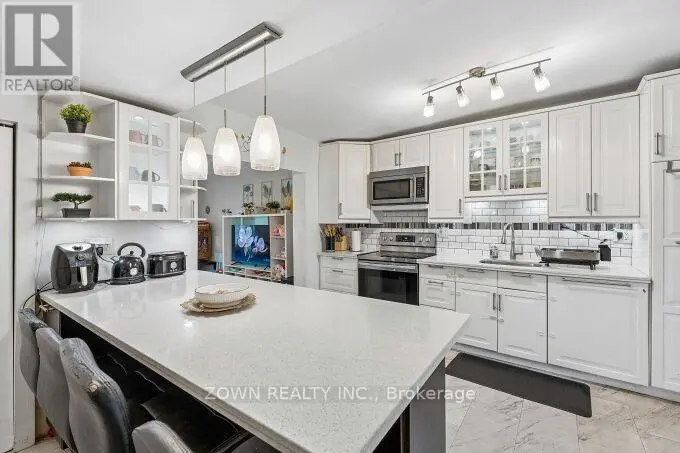 Detached at 6 ALBANY AVENUE, Hamilton