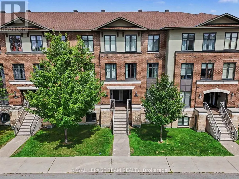 Townhouse at C - 621 CHAPMAN MILLS DRIVE, Ottawa