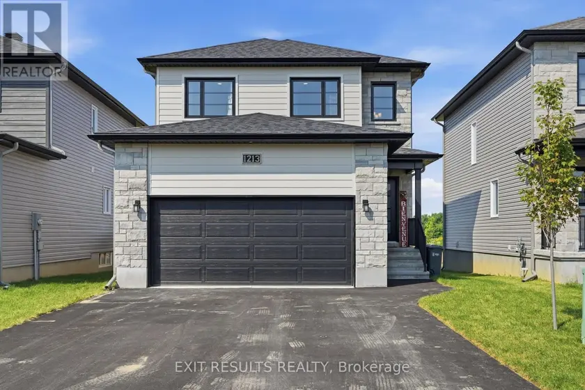 Detached at 1213 MONTBLANC CRESCENT, Russell