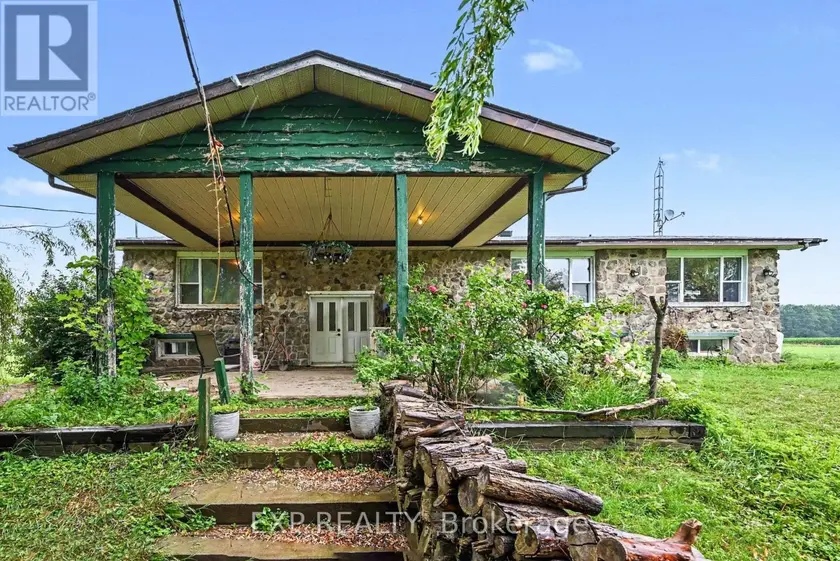 Detached at 5233 3RD LINE ROAD, South Glengarry