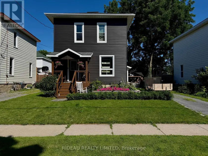 Detached at 110 MAIN STREET E, Smiths Falls