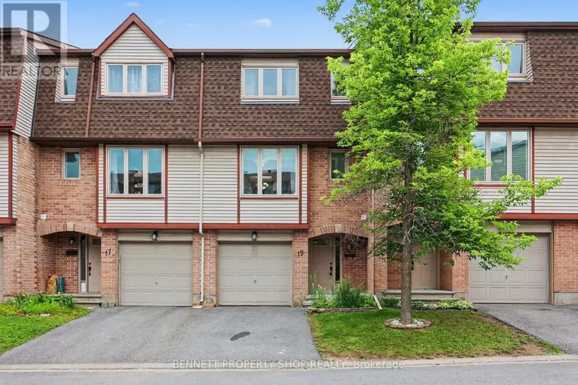 Townhouse at 19 LIGHTFOOT PLACE, Ottawa