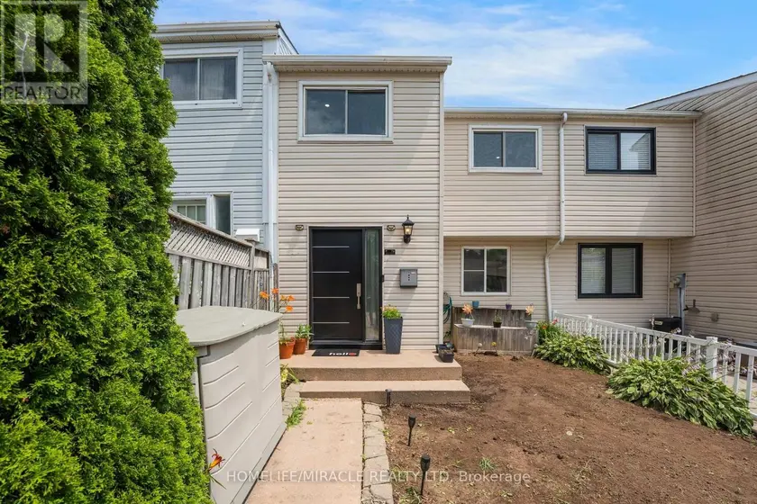 Townhouse at 76 FROBISHER COURT, Cambridge
