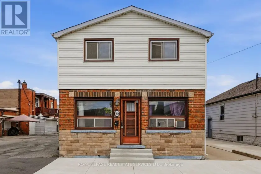 Detached at 1819 MAIN STREET E, Hamilton
