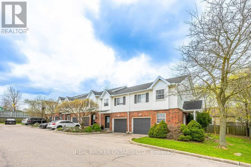 Townhouse at 2 - 185 HIGHLAND CRESCENT, Kitchener