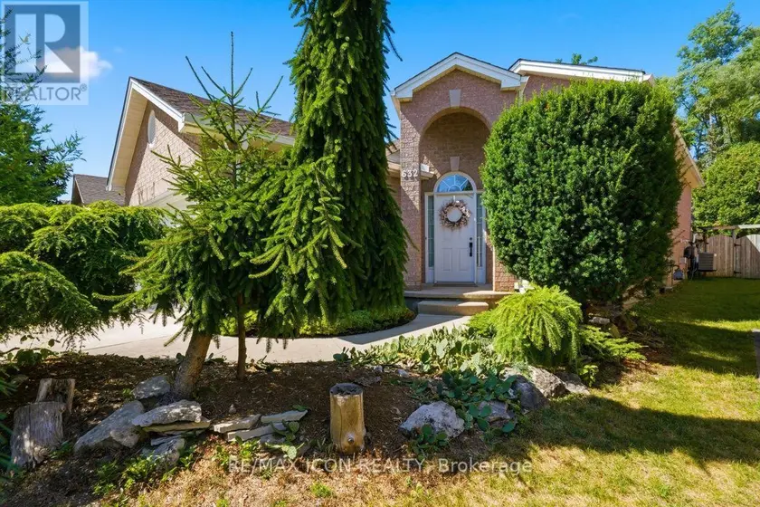 Detached at 632 THORNWOOD DRIVE, London
