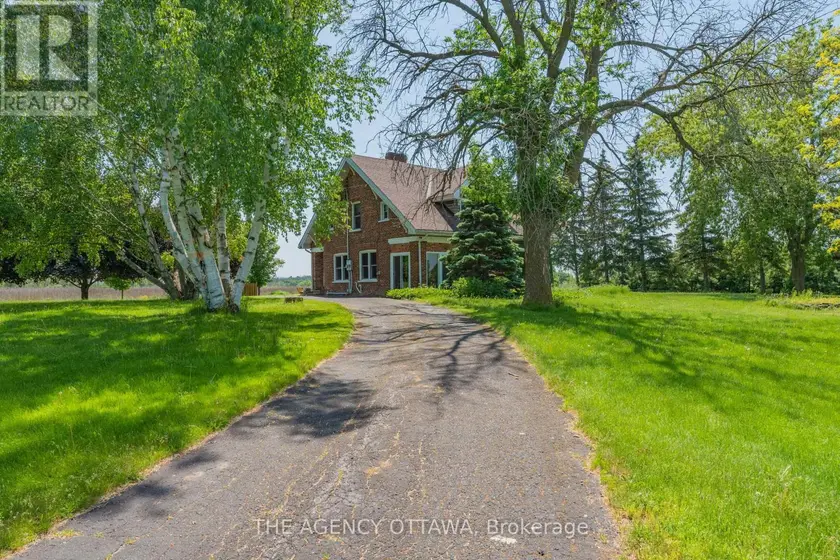 Detached at 4184 OLD HWY 2 HIGHWAY E, Belleville