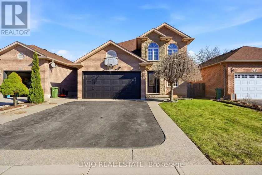 Detached at 19 KONSTANTINE COURT, Hamilton