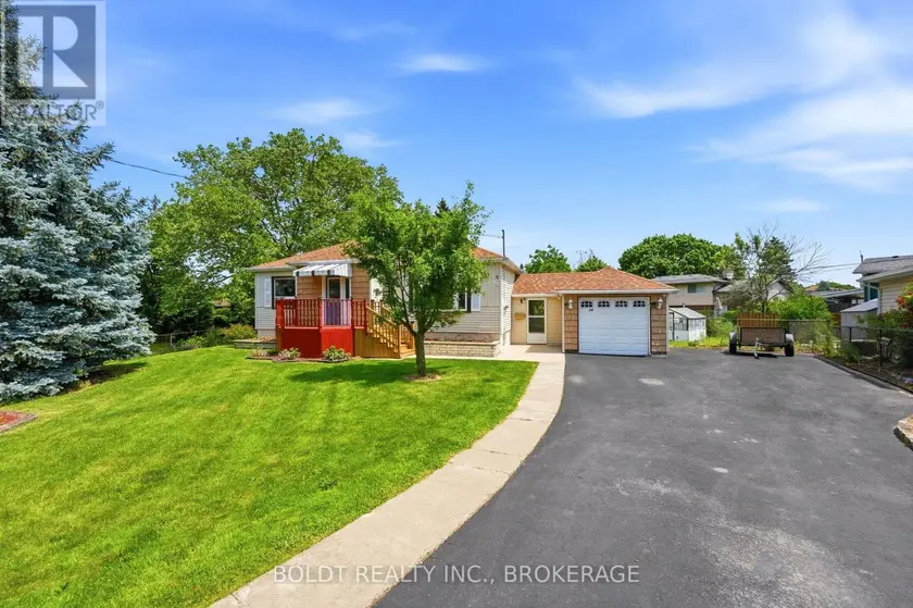 Detached at 16 GRAMMAR AVENUE, St. Catharines