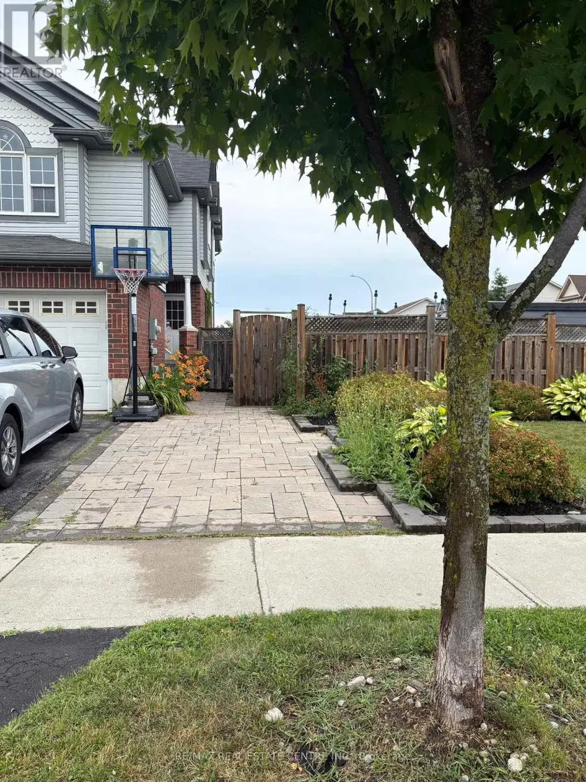 Semi-Detached/Link at 2 SOPHIA CRESCENT, Kitchener