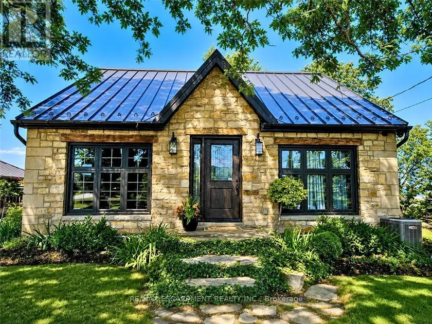 Detached at 665 RIDGE ROAD, Hamilton