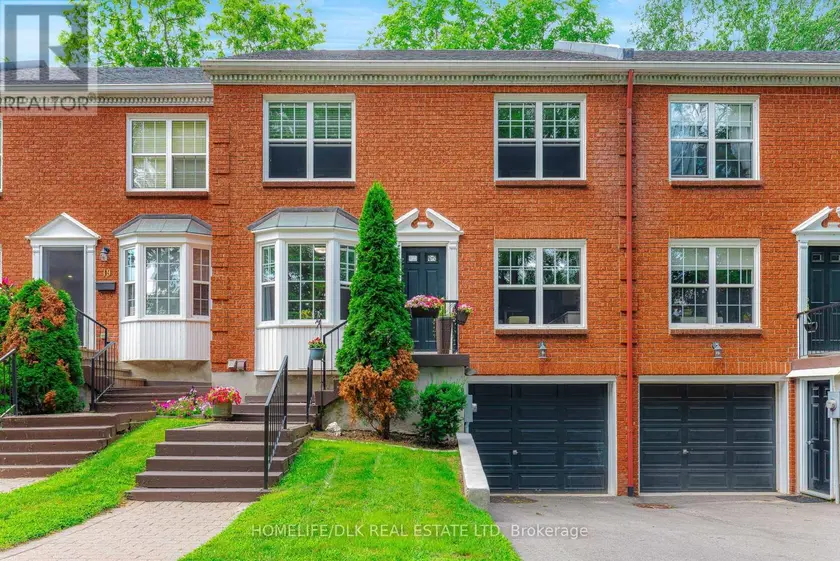 Townhouse at 18 COUNTRY CLUB PLACE, Brockville