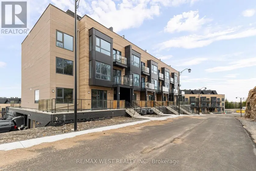 Townhouse at D208 - 119 TOWN LINE E ROAD, Huntsville