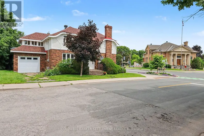 Detached at 2 GLADSTONE AVENUE, Smiths Falls